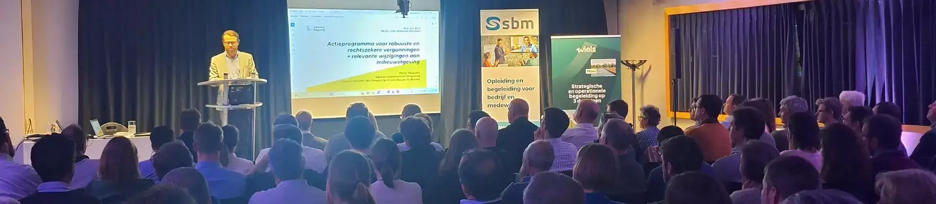 spreker Pieter Thomaes tijdens Club Milieu