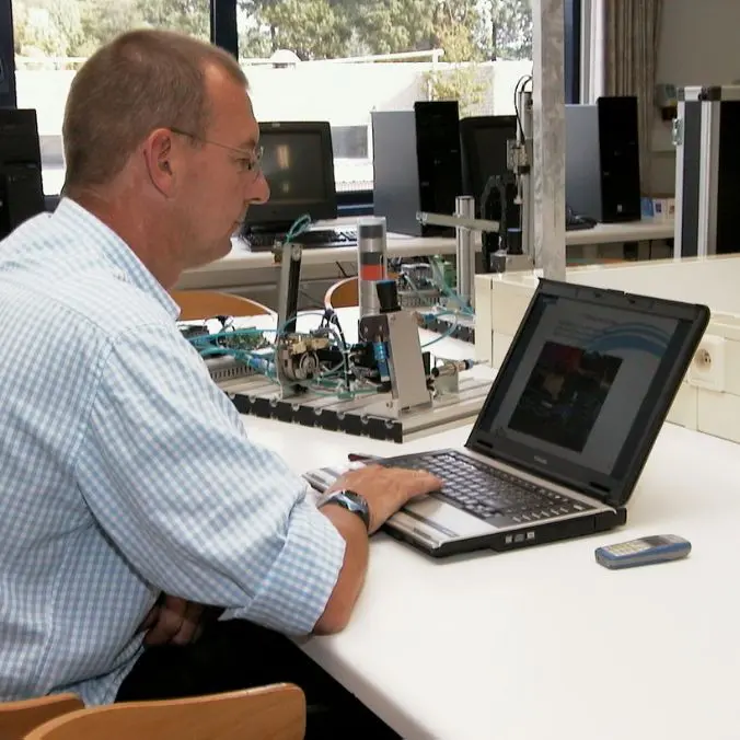 Docent Hendrik Lefebvre aan het werk